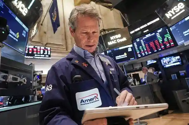 U.S. Stocks Climb as Gold and Silver Prices Keep Falling